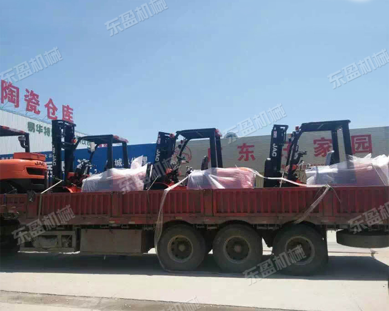 叉車發(fā)貨現(xiàn)場(chǎng)